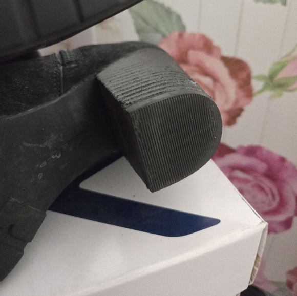 Clarks 3 inch Stacked Heel Suede Boot - USED - Picture 5 of 15